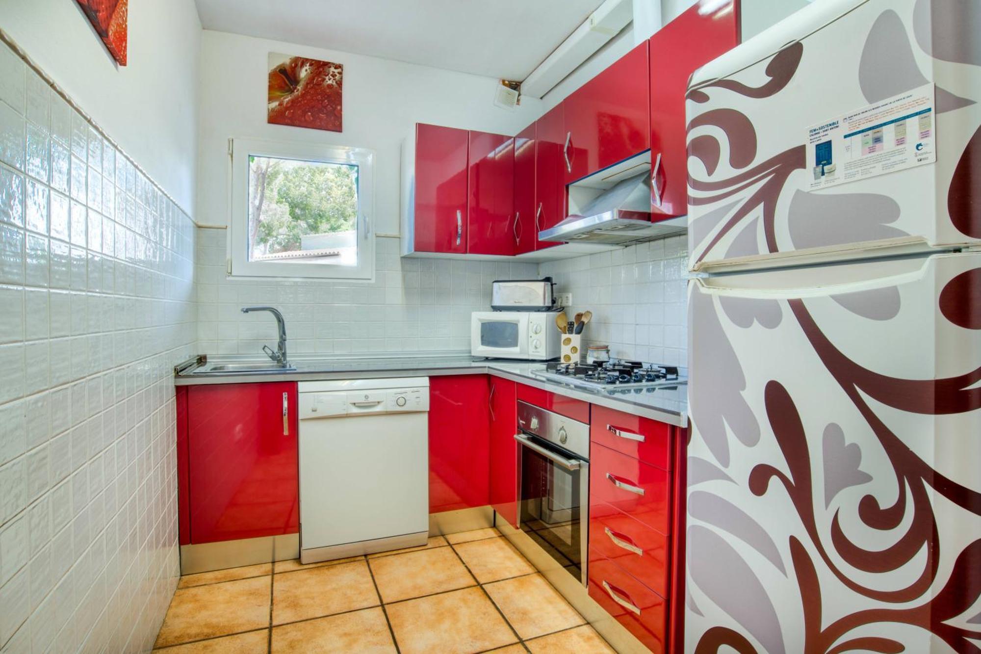 Fully equipped kitchen with oven, dishwasher and fridge